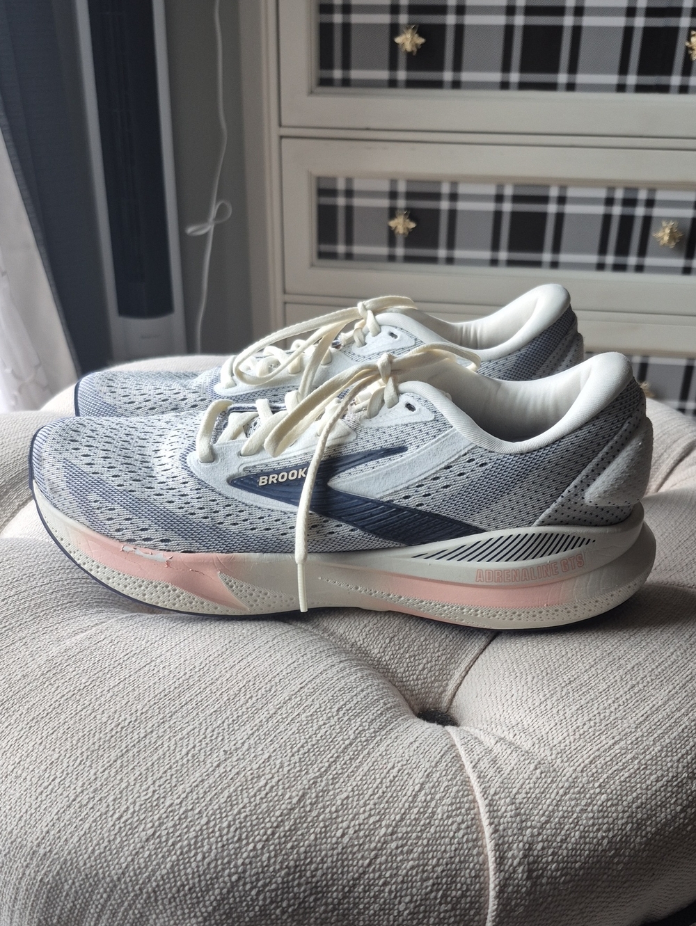 Brooks Adrenaline Lt. Blue & White Sz 9.5 Excellent Condition